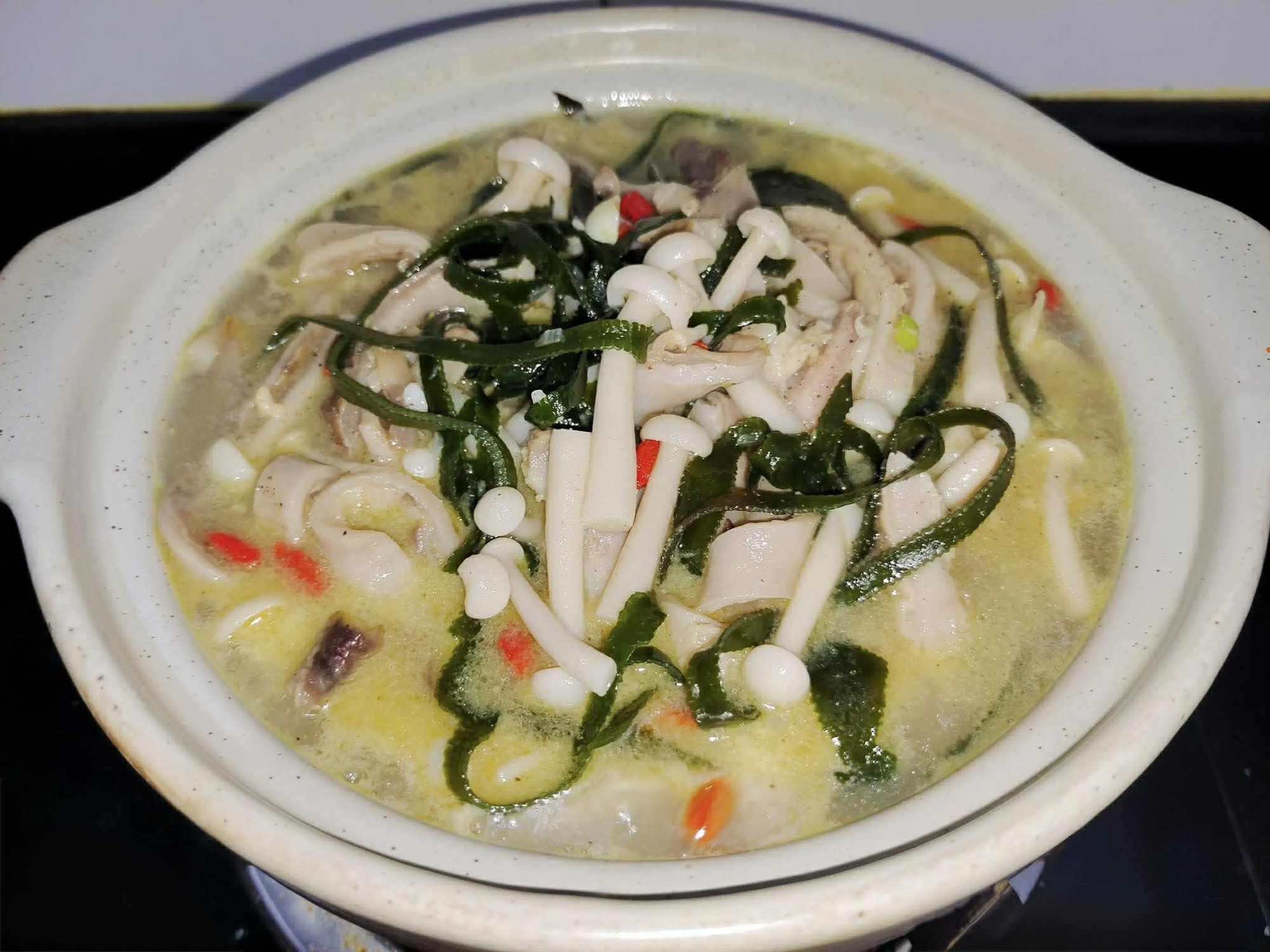 Món canh này rất hợp cho bữa cơm mùa đông: Nấu dễ mà ngon, húp một ngụm nước dùng thôi cũng mê lắm rồi!- Ảnh 5.