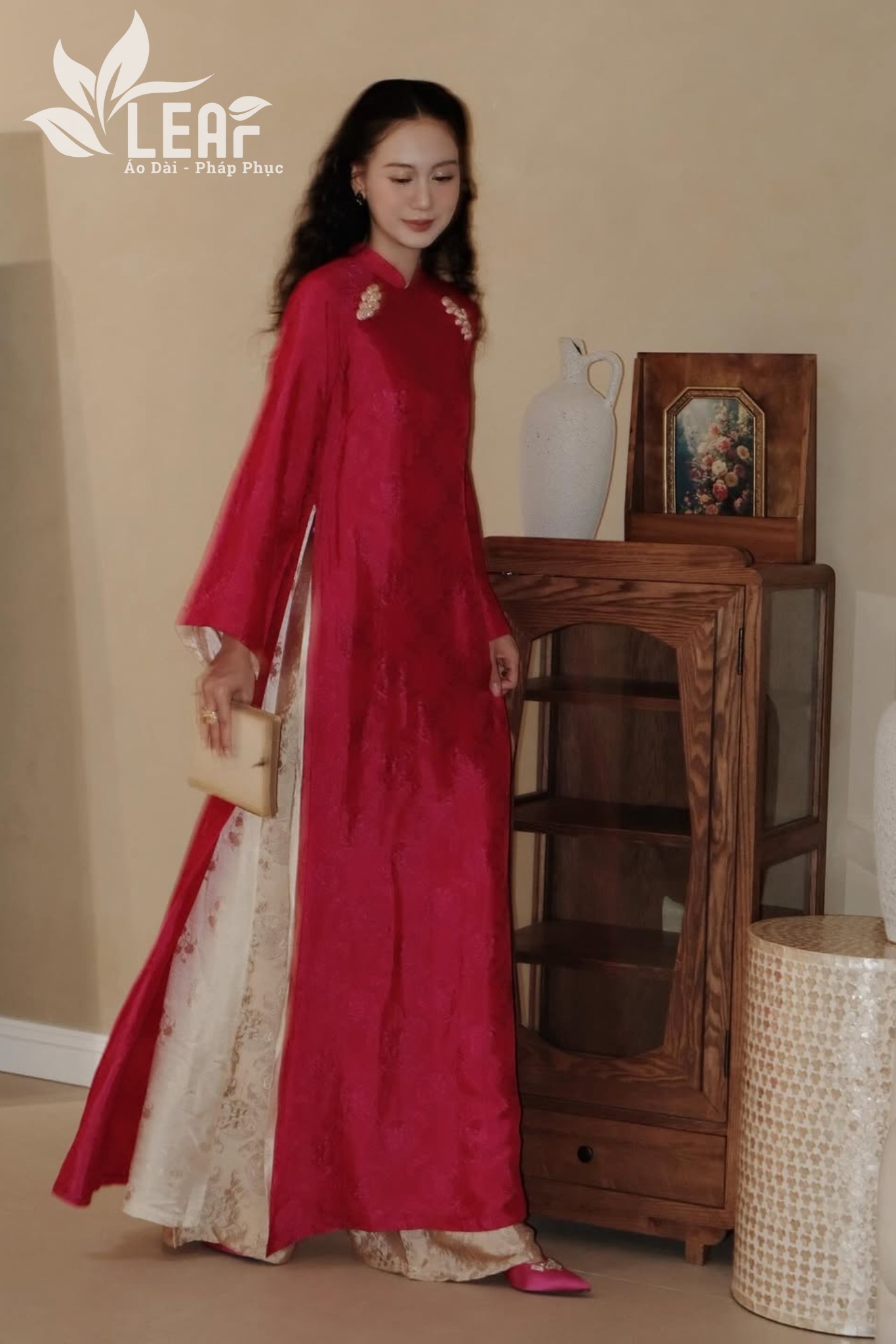 Tâm điểm xu hướng áo dài Tết 2026: Áo dài tà kép (4 tà) nhân đôi vẻ thướt tha, sang chảnh cho phái đẹp- Ảnh 19.