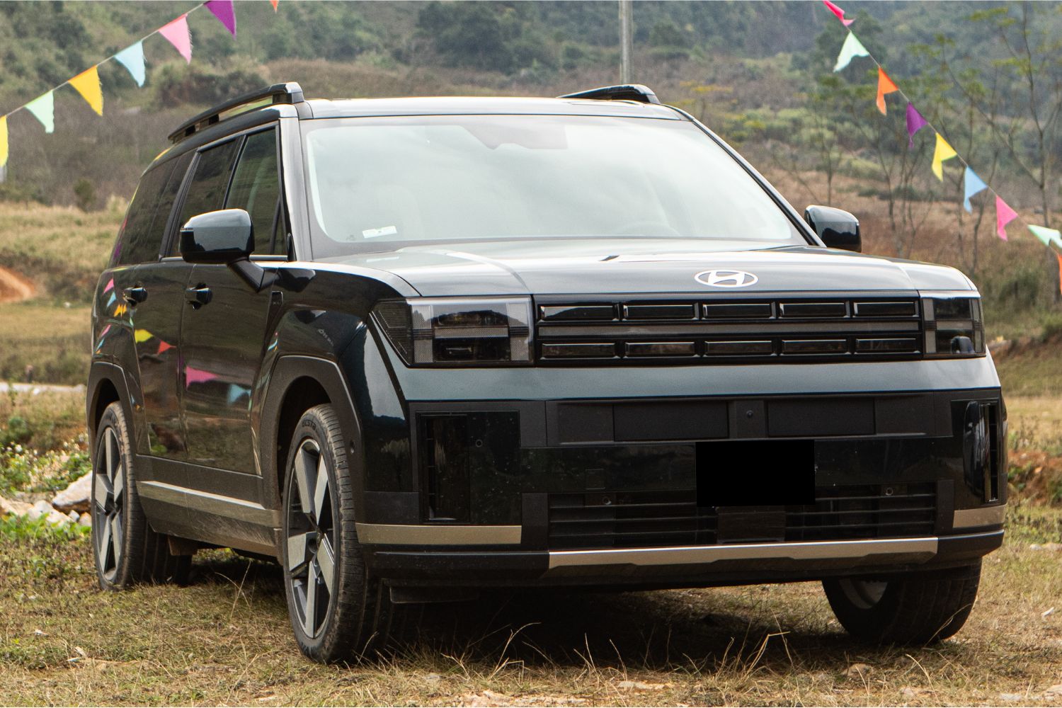 Đây là bốn điểm “ăn tiền” trên Hyundai Santa Fe Hybrid vừa ra mắt: Một thứ đối thủ không có- Ảnh 1.