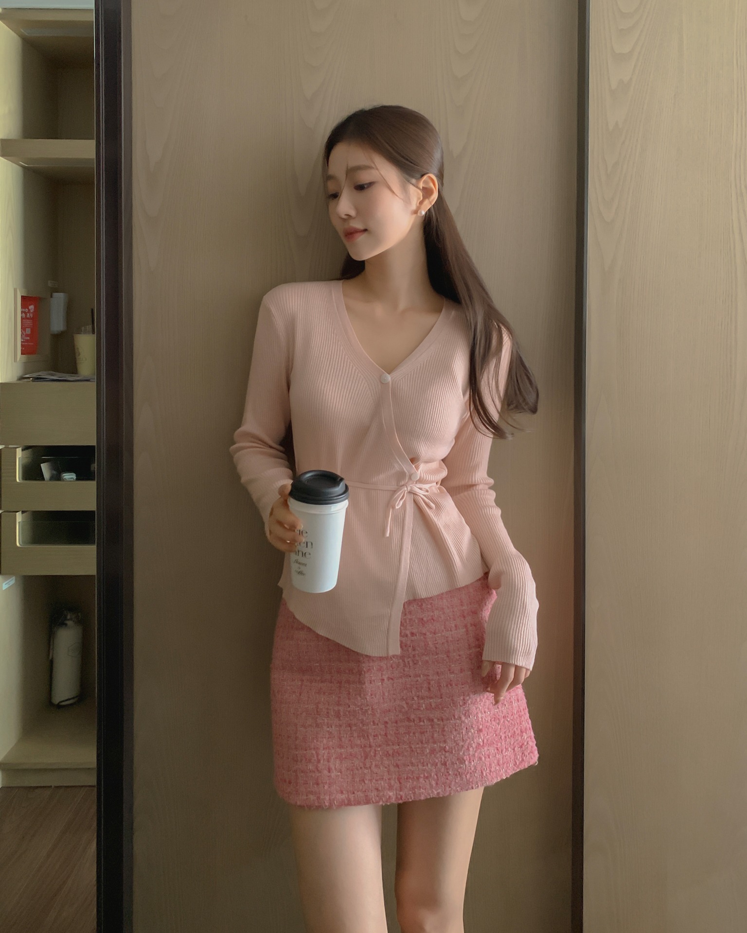 4 công thức mặc áo mỏng dài tay hợp nhất với những ngày không lạnh- Ảnh 2.