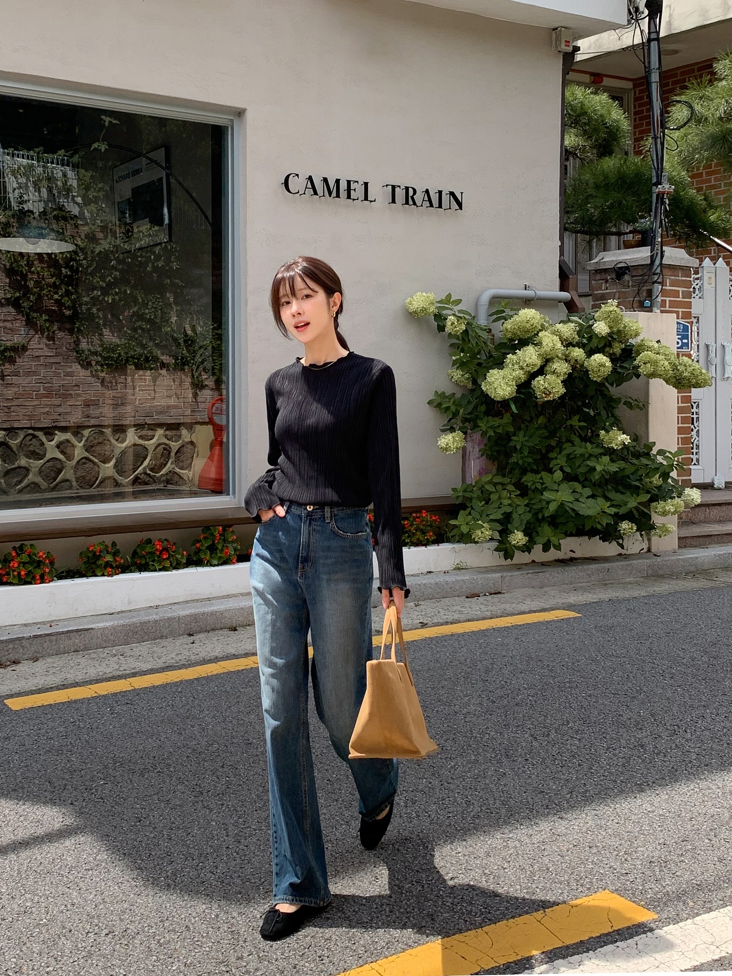 4 công thức mặc áo mỏng dài tay hợp nhất với những ngày không lạnh- Ảnh 7.