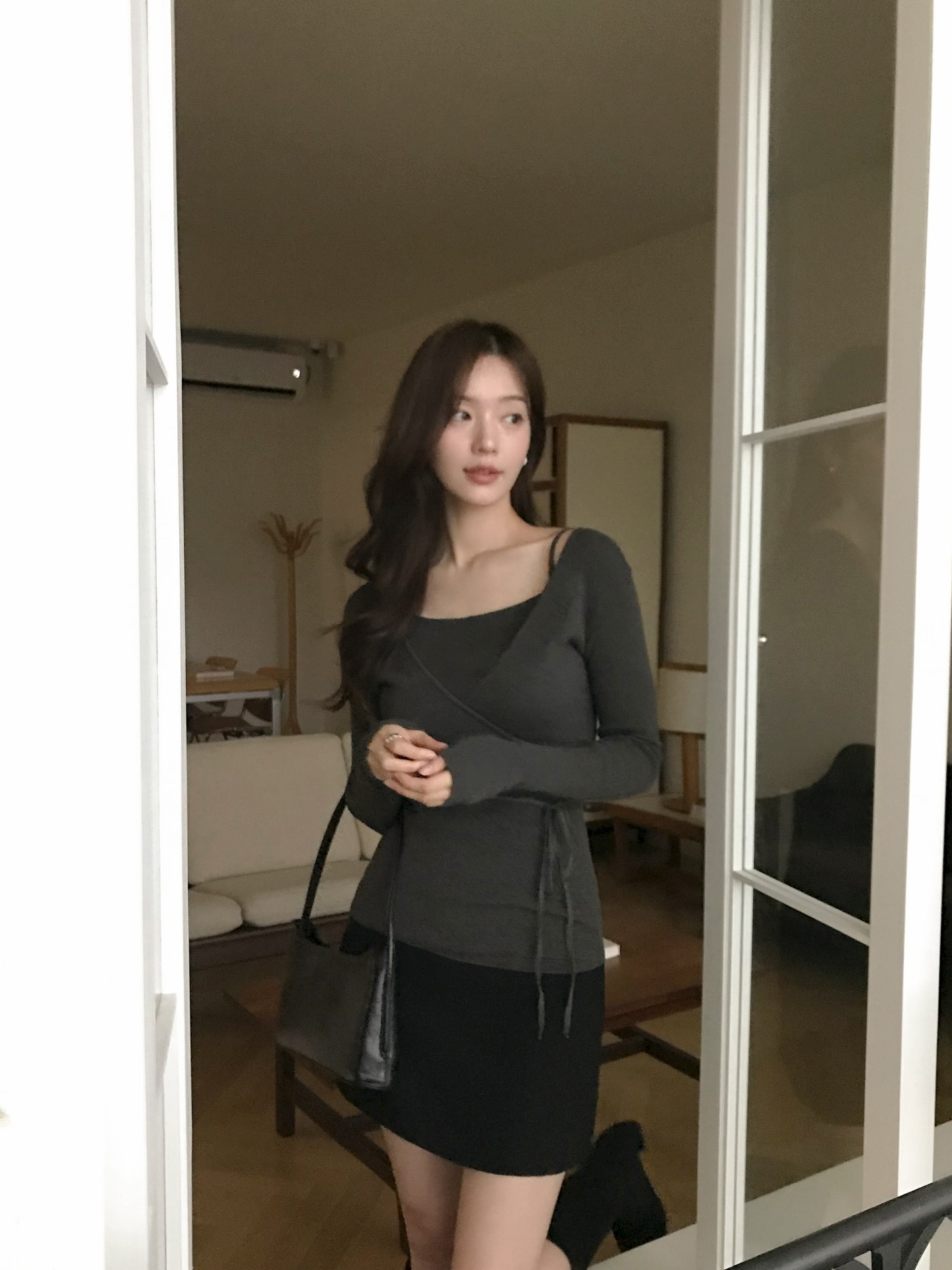 4 công thức mặc áo mỏng dài tay hợp nhất với những ngày không lạnh- Ảnh 3.