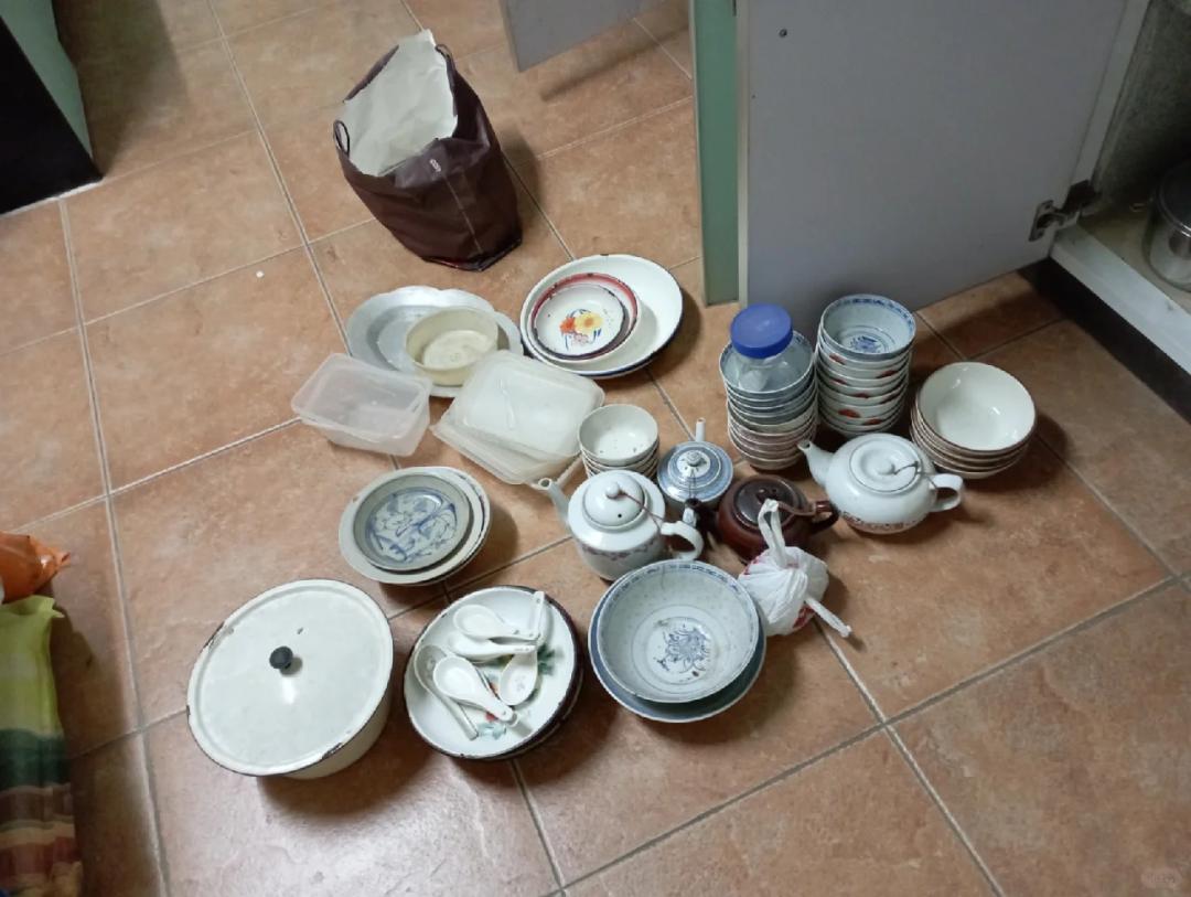 6 món đồ cũ khiến nhà luôn bừa bộn, ví tiền "tụt năng lượng": Nghèo đến đâu cũng nên bỏ ngay- Ảnh 2. 6 món đồ cũ khiến nhà luôn bừa bộn, ví tiền "tụt năng lượng": Nghèo đến đâu cũng nên bỏ ngay- Ảnh 2.