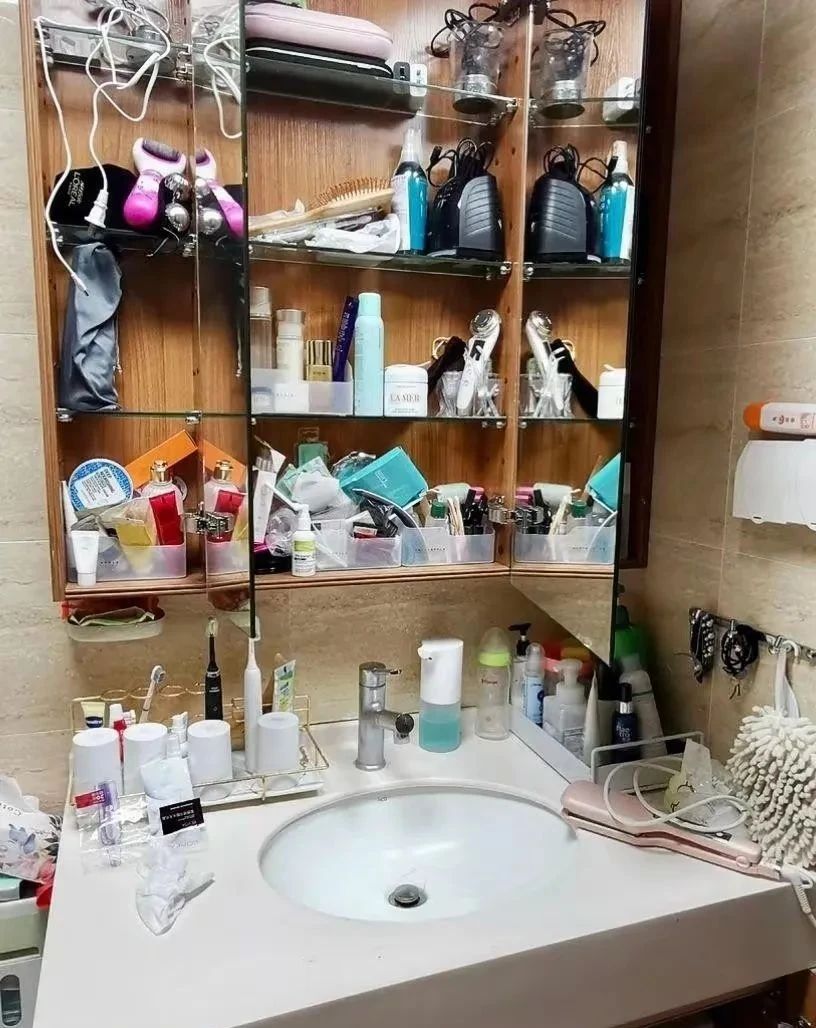 6 món đồ cũ khiến nhà luôn bừa bộn, ví tiền "tụt năng lượng": Nghèo đến đâu cũng nên bỏ ngay- Ảnh 5. 6 món đồ cũ khiến nhà luôn bừa bộn, ví tiền "tụt năng lượng": Nghèo đến đâu cũng nên bỏ ngay- Ảnh 5.