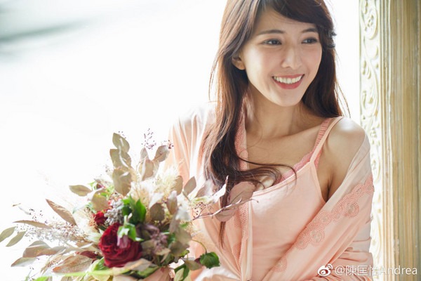 Sốc: Nữ diễn viên đẹp bậc nhất showbiz viết thư tuyệt mệnh sau khi bị nhiều bạn học nam tố cáo gạ gẫm- Ảnh 2. Sốc: Nữ diễn viên đẹp bậc nhất showbiz viết thư tuyệt mệnh sau khi bị nhiều bạn học nam tố cáo gạ gẫm- Ảnh 2.