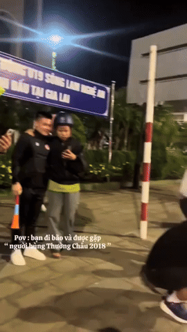 Bắt gặp Quang Hải lao ra đường ăn mừng U22 Việt Nam vô địch: Người tạo trend "đi bão" nay được đi bão rồi!- Ảnh 1. Bắt gặp Quang Hải lao ra đường ăn mừng U22 Việt Nam vô địch: Người tạo trend "đi bão" nay được đi bão rồi!- Ảnh 1.