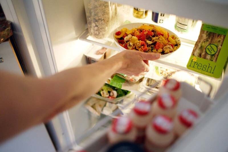 Mất tới gần 17 triệu mỗi năm chỉ vì 5 món trong tủ lạnh đặt sai vị trí mà nhiều gia đình không hề biế- Ảnh 5.