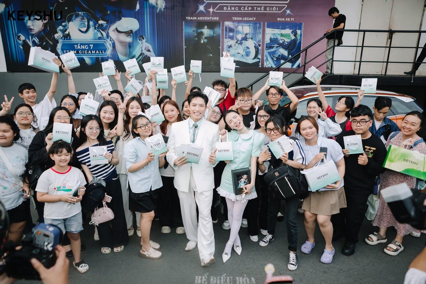 Màn kết hợp của LyLy - Anh Tú tại sự kiện ra mắt Cicamax Refine Serum- Ảnh 2.