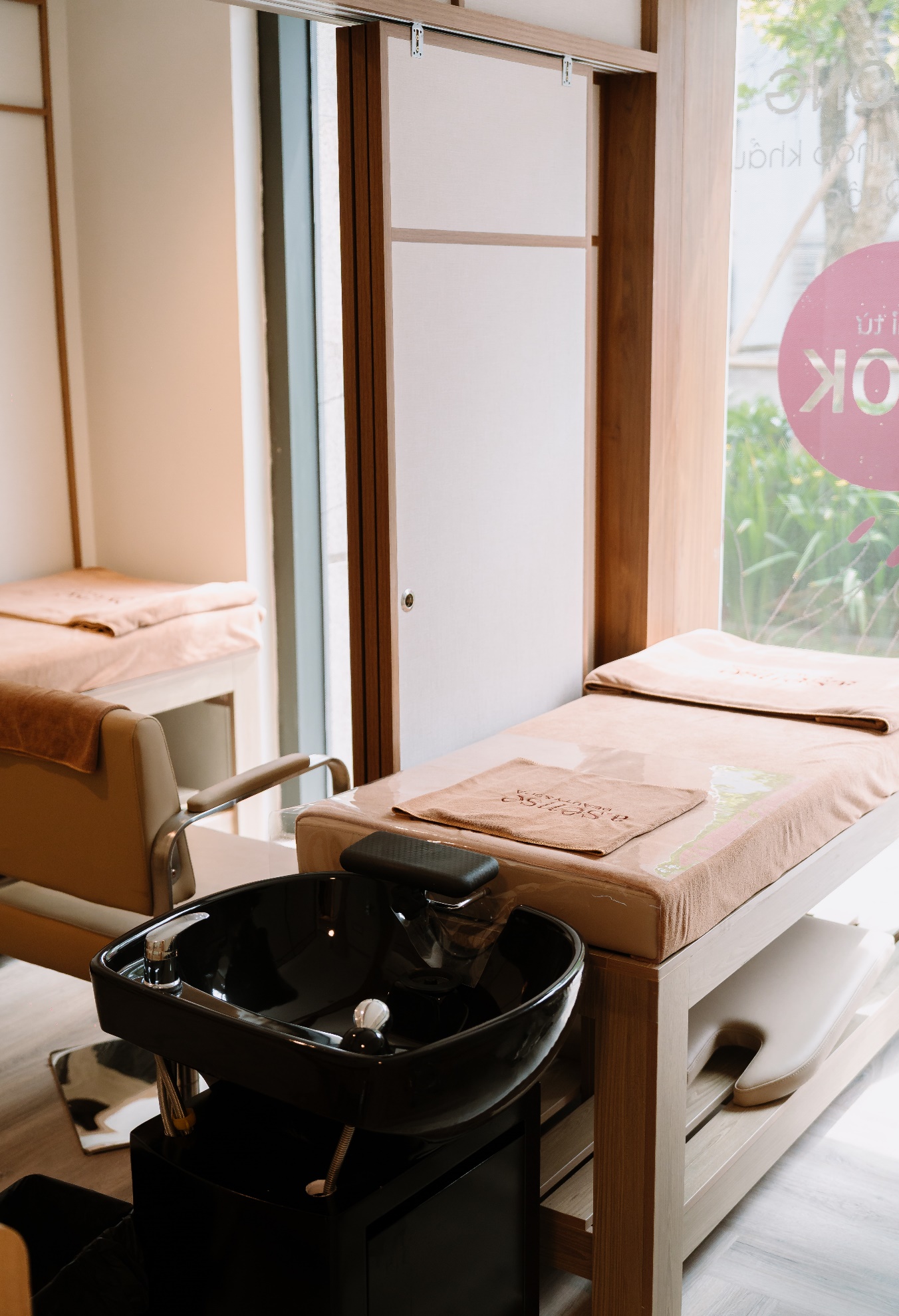 Làm đẹp tiện ích: Mảnh thị trường mới nổi trong đô thị Việt Nam- Ảnh 1. Làm đẹp tiện ích: Mảnh thị trường mới nổi trong đô thị Việt Nam- Ảnh 1.