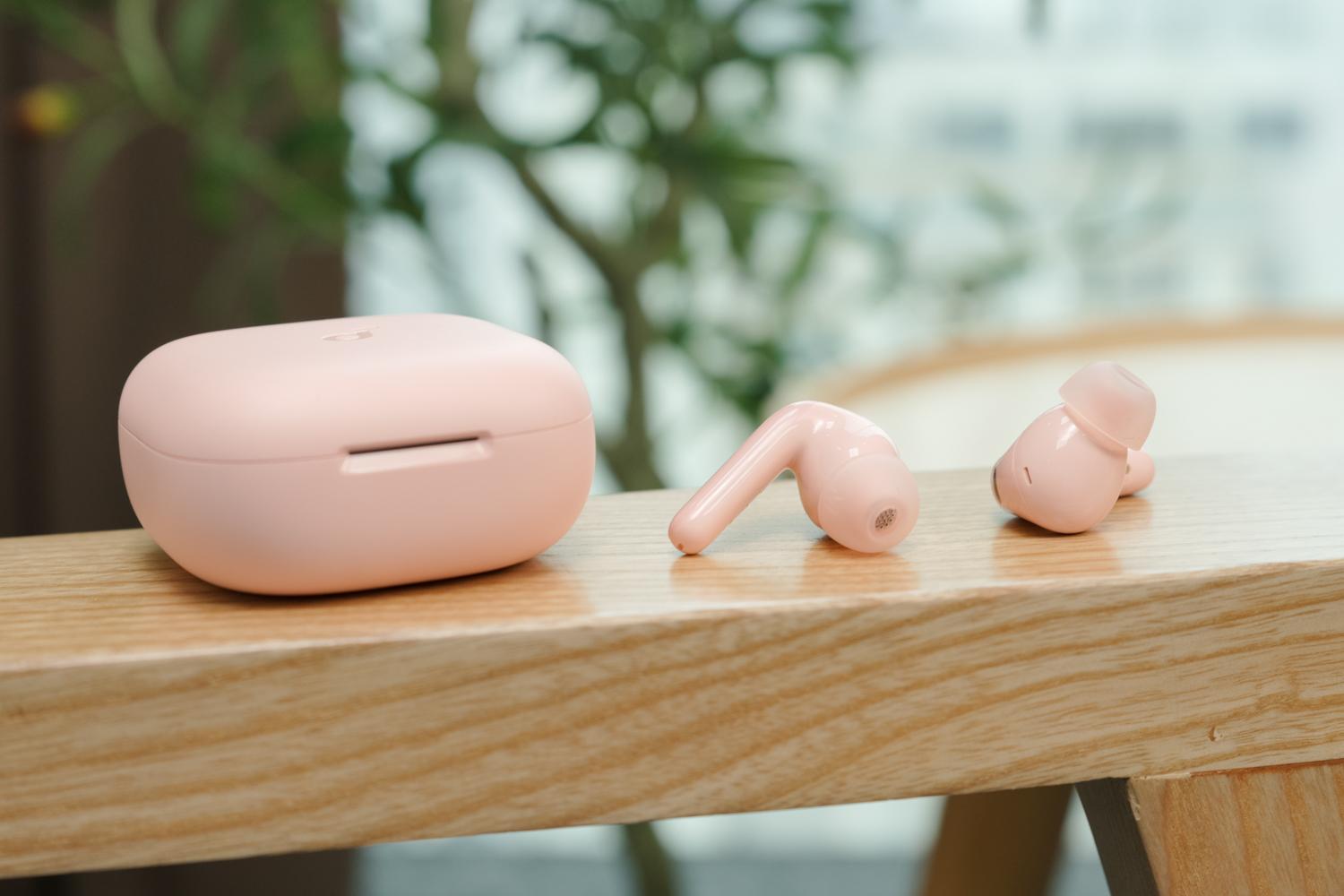 Dùng thử tai nghe Anker soundcore R60i NC phiên bản màu hồng: Nhẹ nhàng, dễ dùng, chống ồn vừa đủ, pin cả tuần- Ảnh 4.