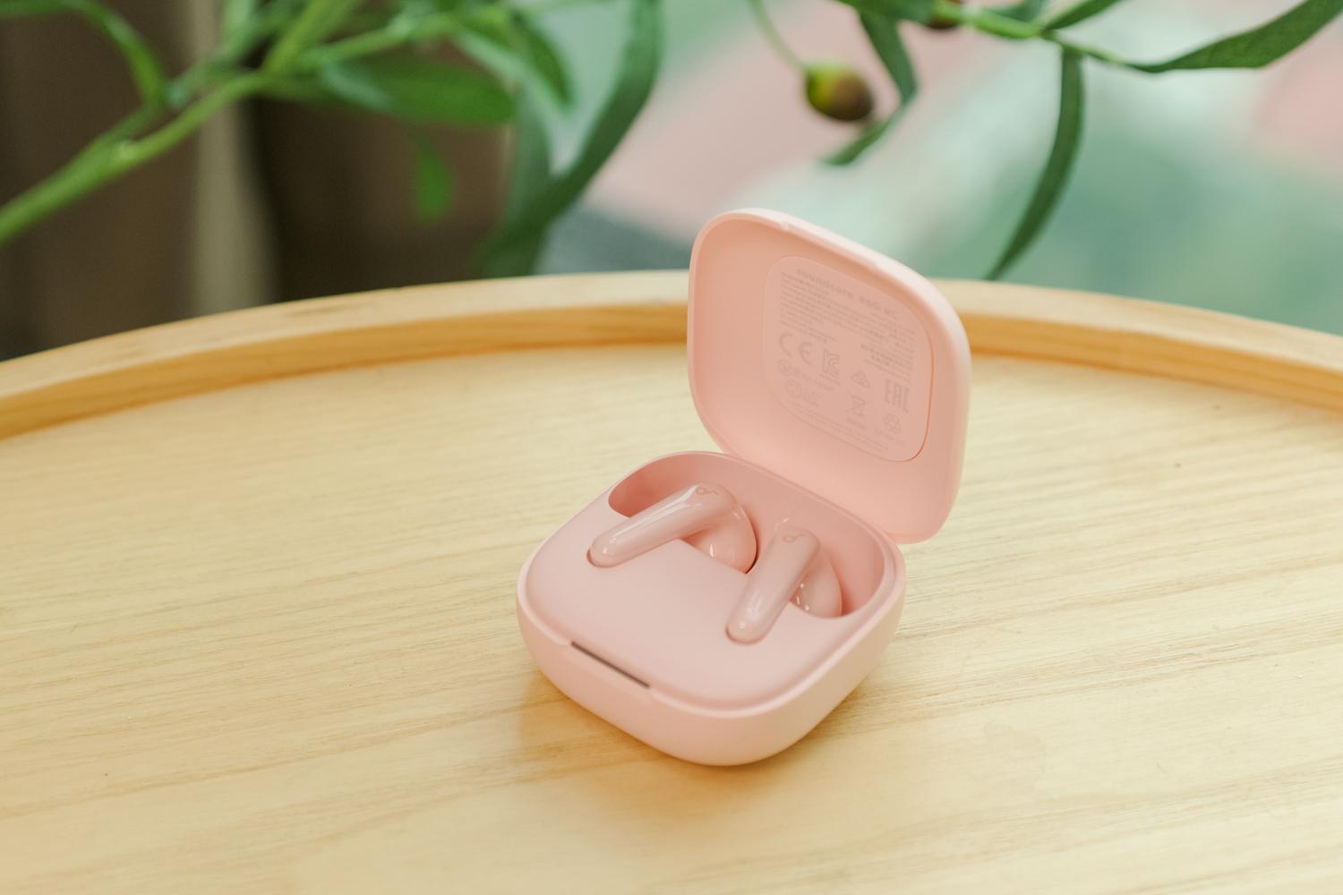 Dùng thử tai nghe Anker soundcore R60i NC phiên bản màu hồng: Nhẹ nhàng, dễ dùng, chống ồn vừa đủ, pin cả tuần- Ảnh 5.