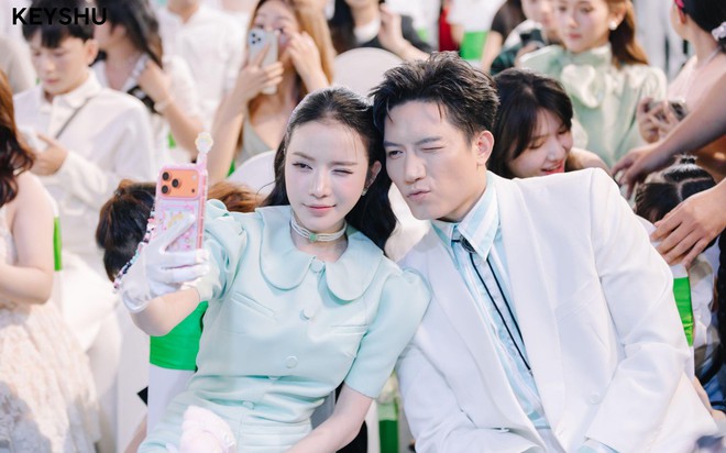 Màn kết hợp của LyLy - Anh Tú tại sự kiện ra mắt Cicamax Refine Serum- Ảnh 1.