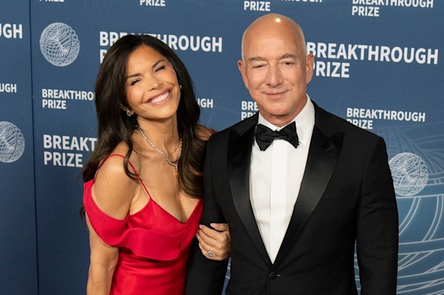 Lauren Sánchez sau đám cưới với tỷ phú Jeff Bezos: Chi 102,5 triệu USD giúp người vô gia cư thay vì khoe nhẫn kim cương- Ảnh 3. Lauren Sánchez sau đám cưới với tỷ phú Jeff Bezos: Chi 102,5 triệu USD giúp người vô gia cư thay vì khoe nhẫn kim cương- Ảnh 3.