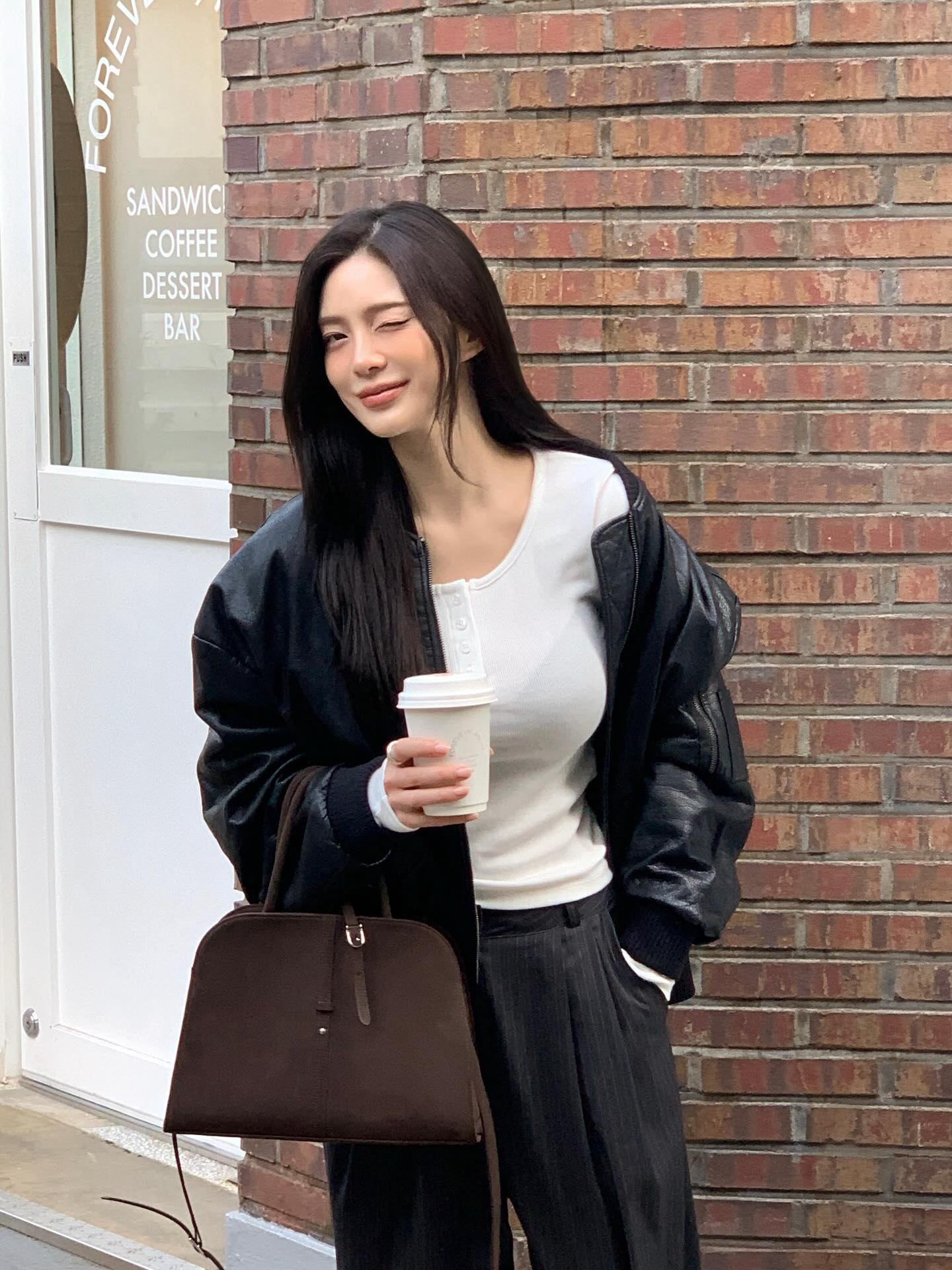 5 công thức mặc đồ đen sành điệu mãn nhãn, rất sang chứ không hề già- Ảnh 1.