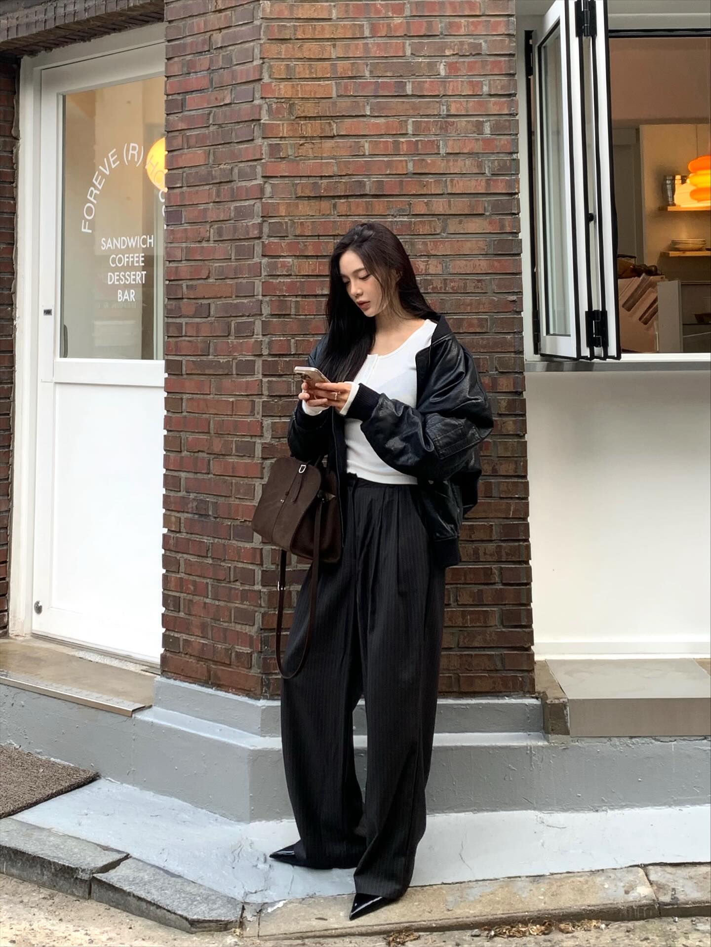 5 công thức mặc đồ đen sành điệu mãn nhãn, rất sang chứ không hề già- Ảnh 2.