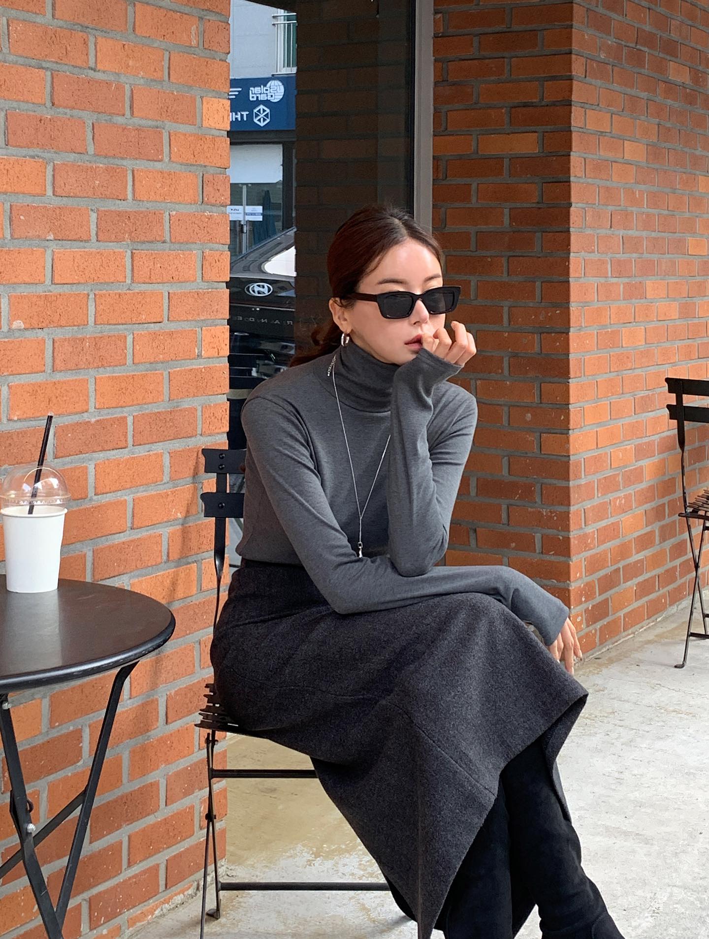 4 công thức diện chân váy đẹp nhất mùa đông, giúp chị em chạm đỉnh cao của sự sang trọng và tôn dáng- Ảnh 2. 4 công thức diện chân váy đẹp nhất mùa đông, giúp chị em chạm đỉnh cao của sự sang trọng và tôn dáng- Ảnh 2.