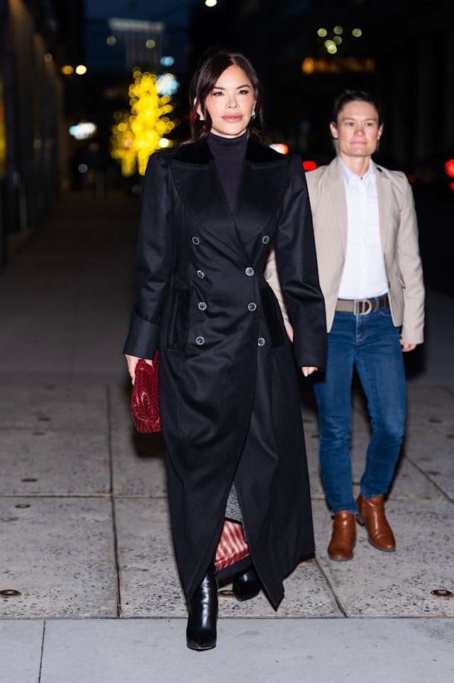 Lauren Sánchez sau đám cưới với tỷ phú Jeff Bezos: Chi 102,5 triệu USD giúp người vô gia cư thay vì khoe nhẫn kim cương- Ảnh 1. Lauren Sánchez sau đám cưới với tỷ phú Jeff Bezos: Chi 102,5 triệu USD giúp người vô gia cư thay vì khoe nhẫn kim cương- Ảnh 1.