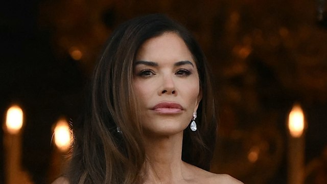 Lauren Sánchez sau đám cưới với tỷ phú Jeff Bezos: Chi 102,5 triệu USD giúp người vô gia cư thay vì khoe nhẫn kim cương- Ảnh 2. Lauren Sánchez sau đám cưới với tỷ phú Jeff Bezos: Chi 102,5 triệu USD giúp người vô gia cư thay vì khoe nhẫn kim cương- Ảnh 2.