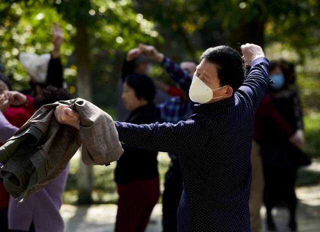 Cúm A đang tăng nhanh: Đừng bỏ qua khuyến cáo "1 hạn chế, 1 tạm hoãn, 1 đủ và 1 tránh" đển né ốm vặt- Ảnh 2.