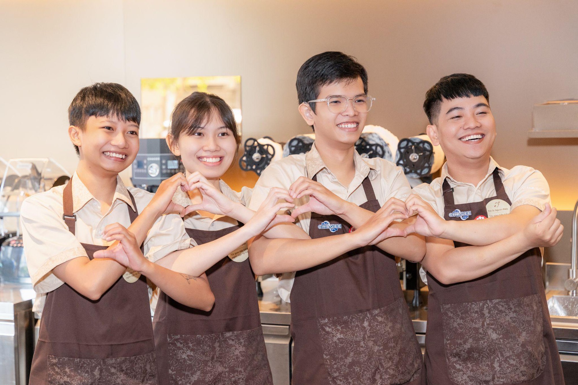 Khi đôi tay kể câu chuyện trà và kết nối- Ảnh 1. Khi đôi tay kể câu chuyện trà và kết nối- Ảnh 1.