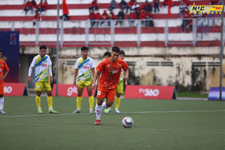 Vua phá lưới trượt chân định mệnh: Việt Hoàng và khoảnh khắc khiến chung kết sinh viên nổ tung cảm xúc- Ảnh 2.