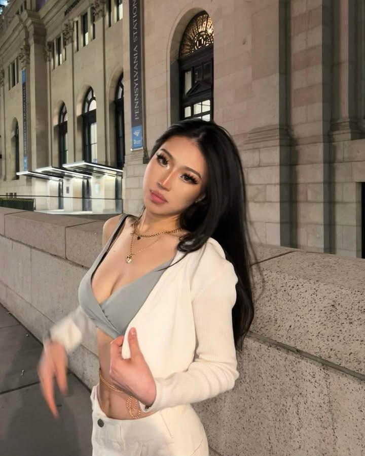 Nữ TikToker 4 triệu người theo dõi bị bắt quả tang trộm đồ siêu thị ngay trên livestream- Ảnh 8. Nữ TikToker 4 triệu người theo dõi bị bắt quả tang trộm đồ siêu thị ngay trên livestream- Ảnh 8.