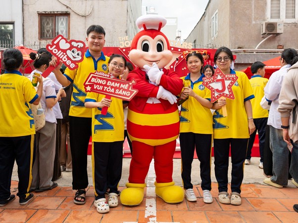 The Jolly Stars của Jollibee khép lại sau 1 năm thực hiện tại 376 trường đại học và cao đẳng- Ảnh 3. The Jolly Stars của Jollibee khép lại sau 1 năm thực hiện tại 376 trường đại học và cao đẳng- Ảnh 3.