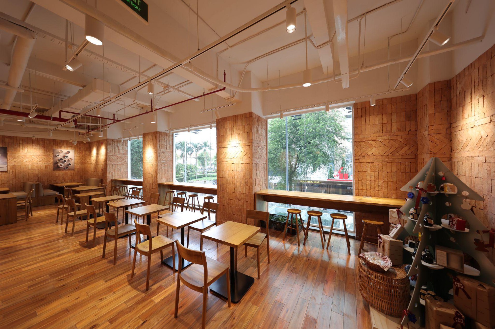 MUJI Lê Thánh Tôn thu hút hàng ngàn khách xếp hàng check-in ngày đầu mở cửa- Ảnh 6.