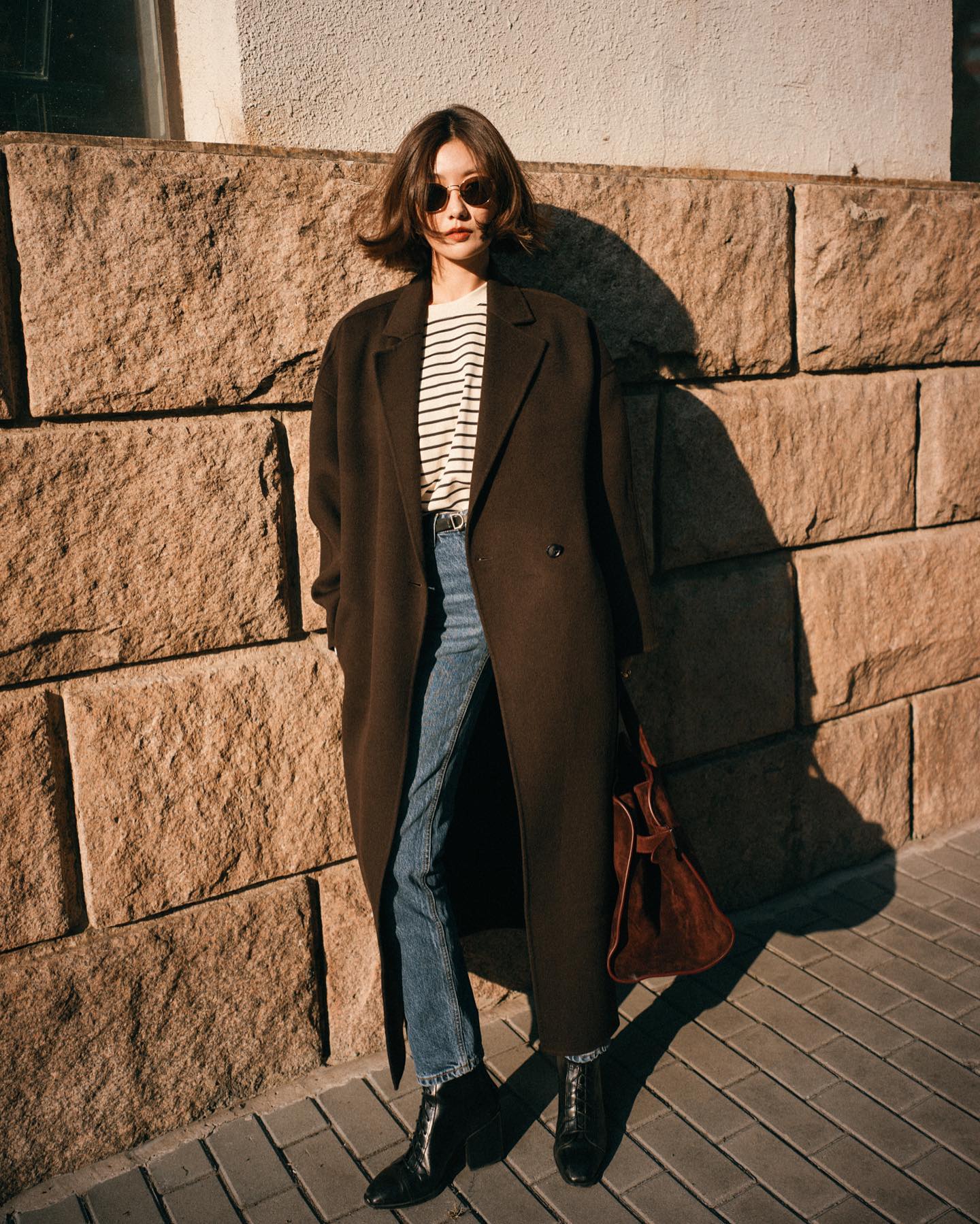 Mẹ tôi bảo: Cứ mặc đồ đen theo 5 công thức này là "auto" sang chảnh- Ảnh 5.