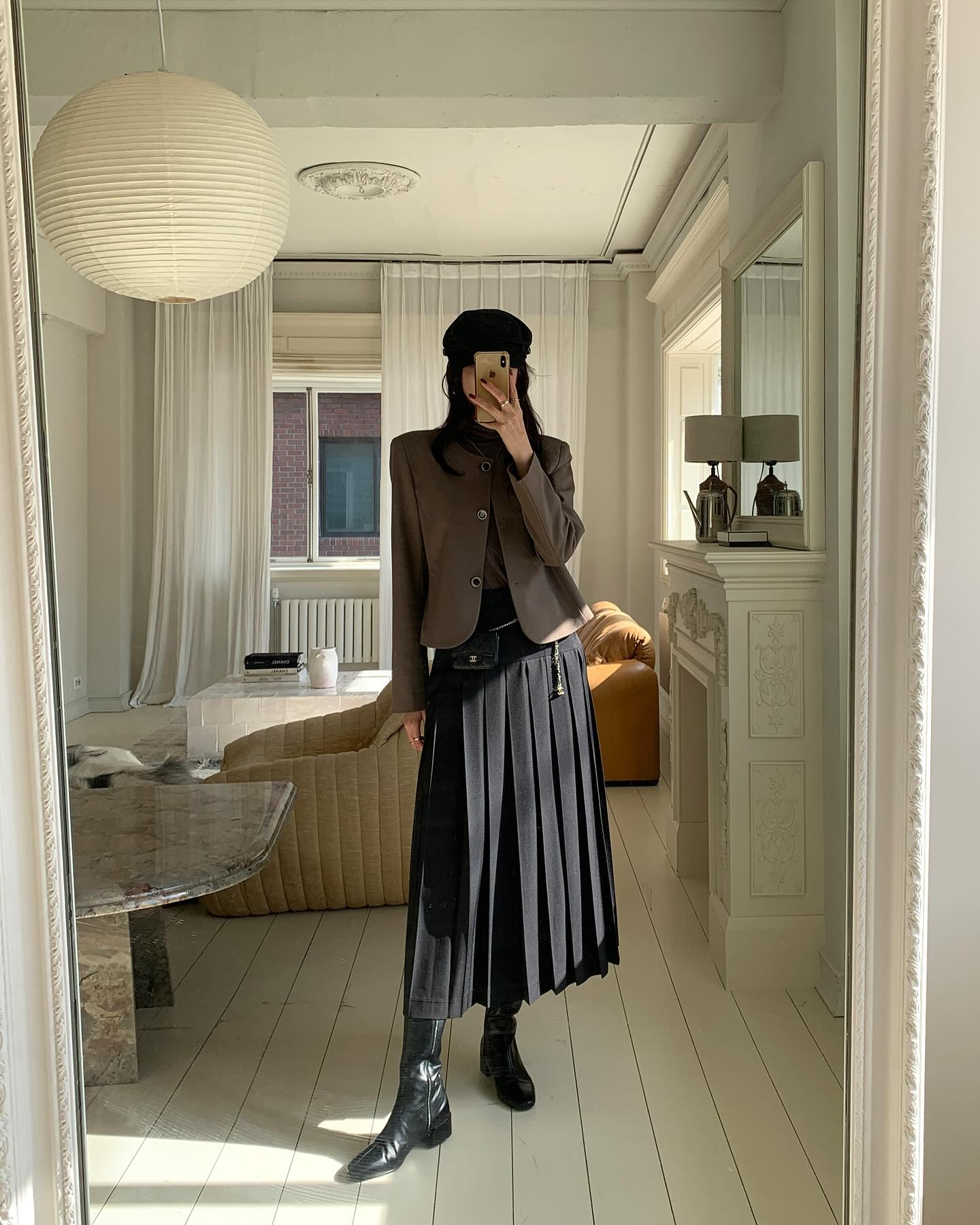 Chân váy chữ A che khuyết điểm đỉnh cao, mix với 5 mẫu áo này là phù hợp nhất- Ảnh 9.