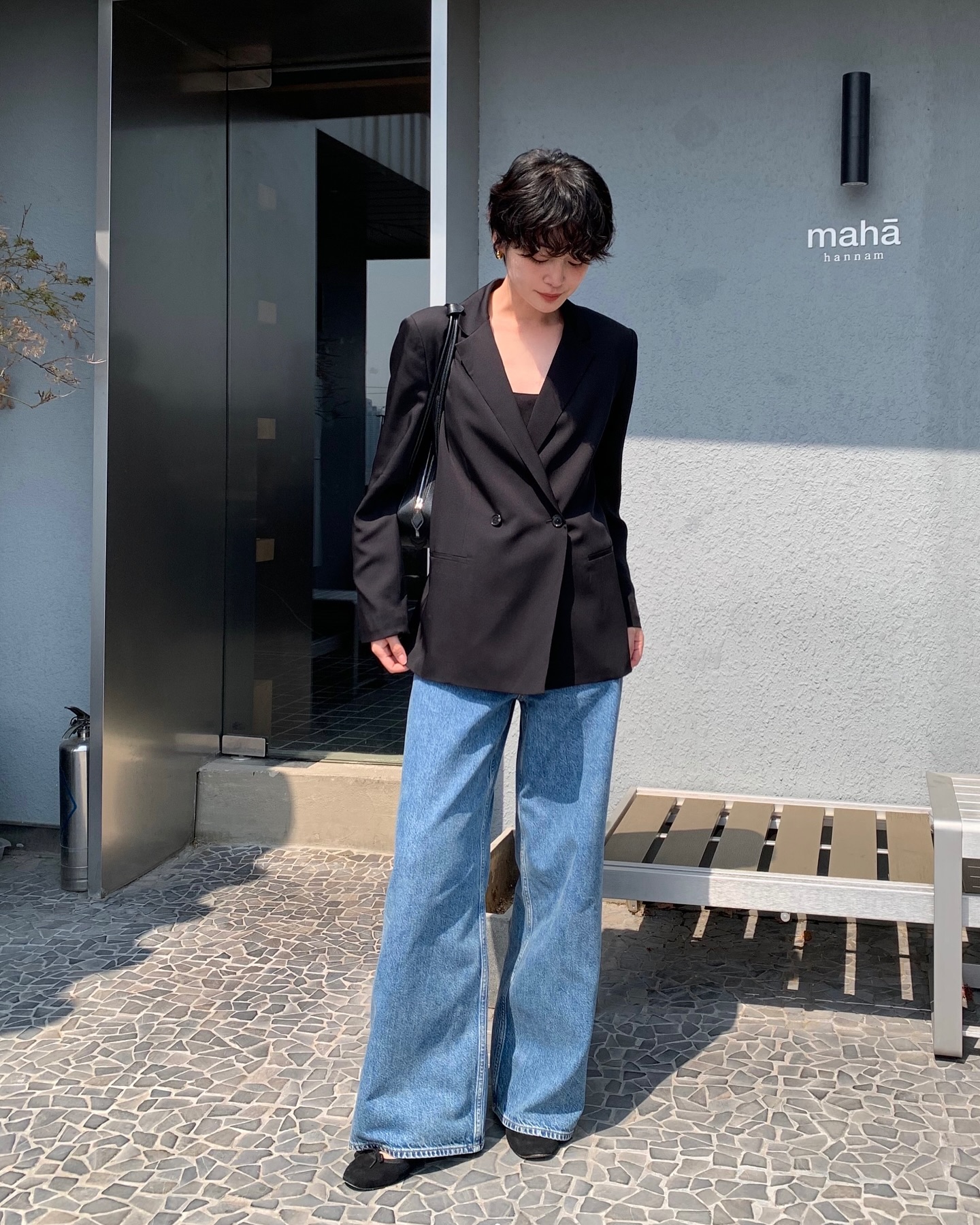 Mẹ tôi bảo: Cứ mặc đồ đen theo 5 công thức này là "auto" sang chảnh- Ảnh 4.