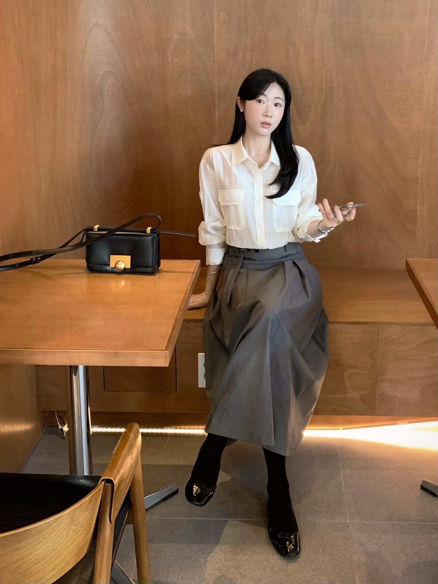 Mẹ tôi ngày xưa là "Hoa khôi công sở", mặc đẹp quanh năm nhờ sắm đủ 5 món đồ này- Ảnh 2.