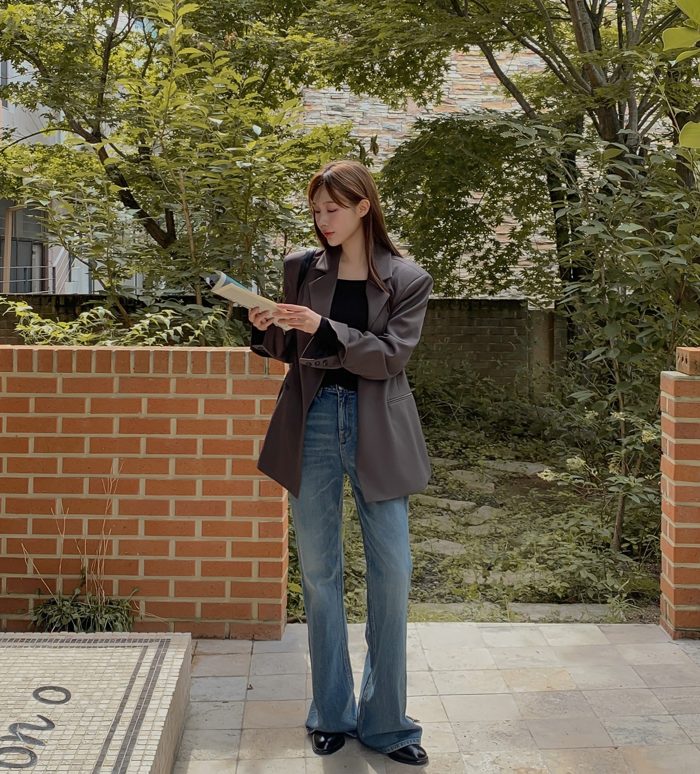 5 cách mặc đồ công sở giúp nàng trẻ hẳn ra, quan trọng là vẫn chuẩn thanh lịch- Ảnh 7.