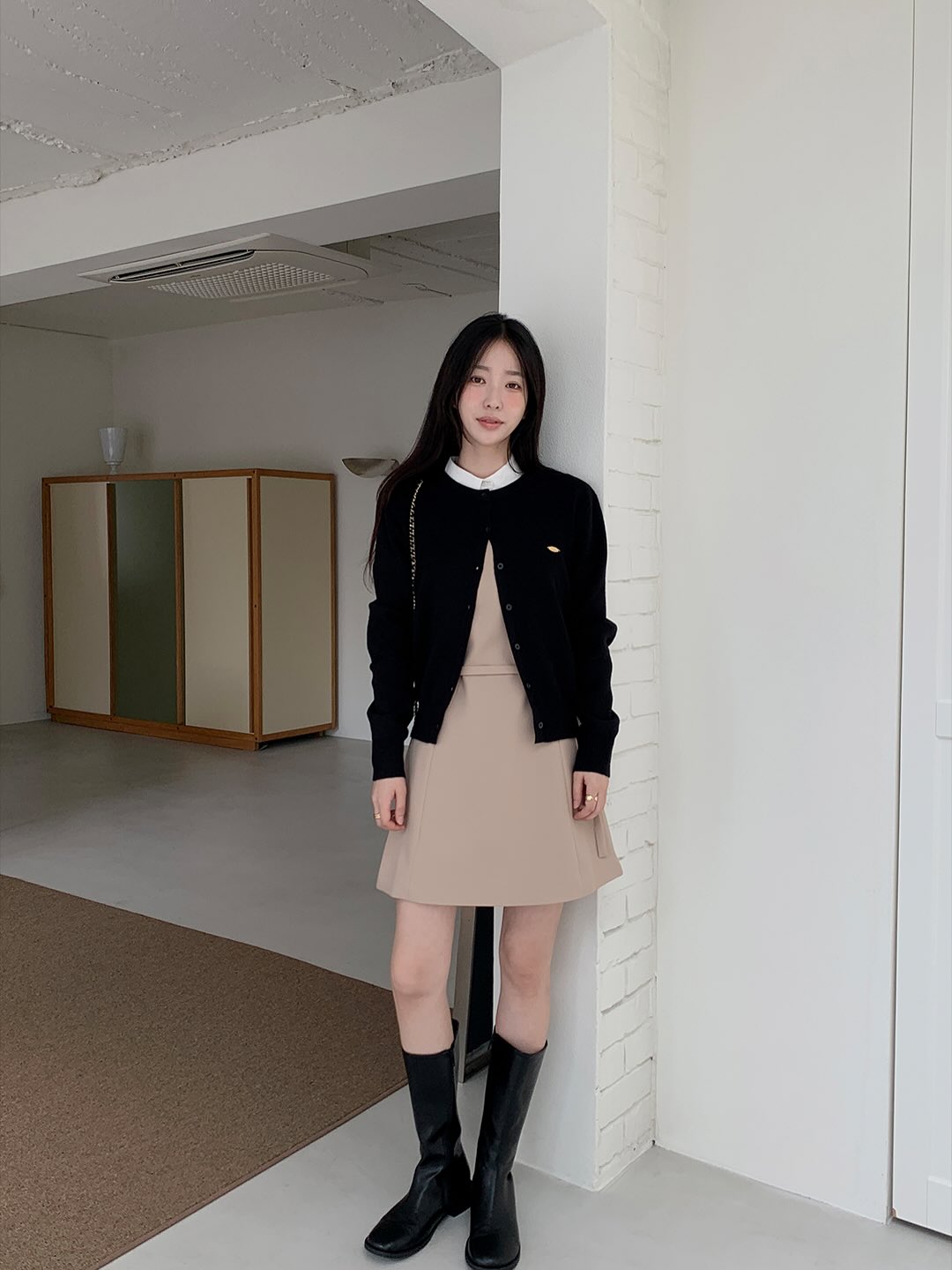 Mẹ tôi bảo: Cứ mặc đồ đen theo 5 công thức này là "auto" sang chảnh- Ảnh 2.