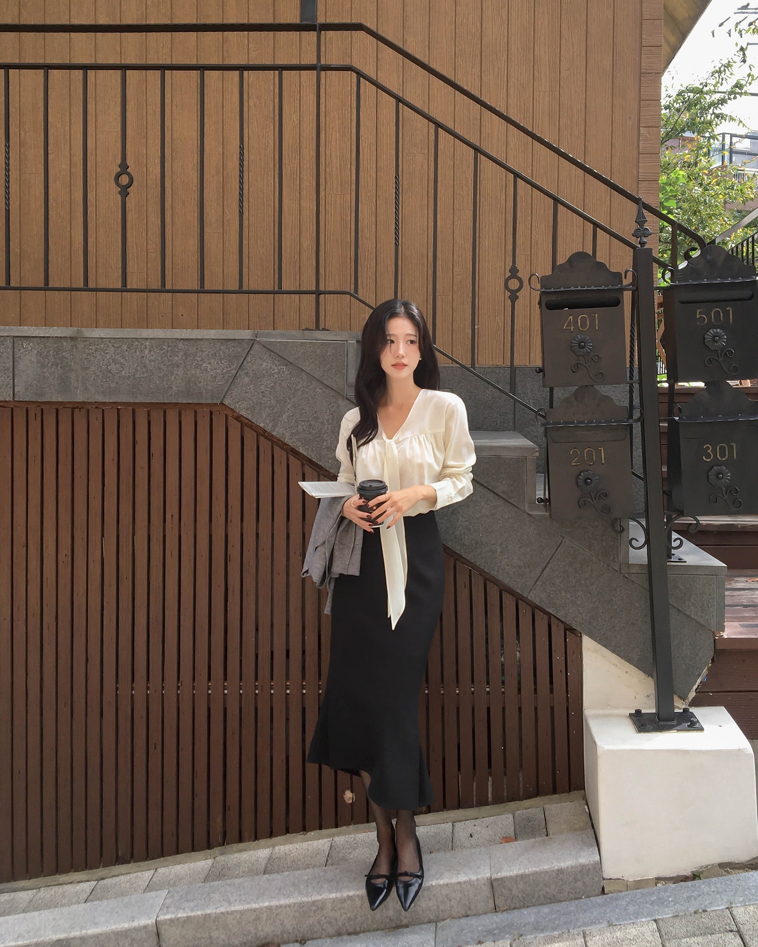 Mẹ tôi ngày xưa là "Hoa khôi công sở", mặc đẹp quanh năm nhờ sắm đủ 5 món đồ này- Ảnh 5.