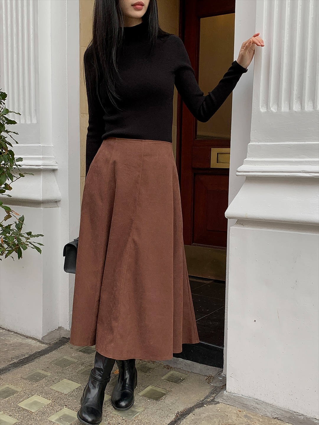 Chân váy chữ A che khuyết điểm đỉnh cao, mix với 5 mẫu áo này là phù hợp nhất- Ảnh 11.