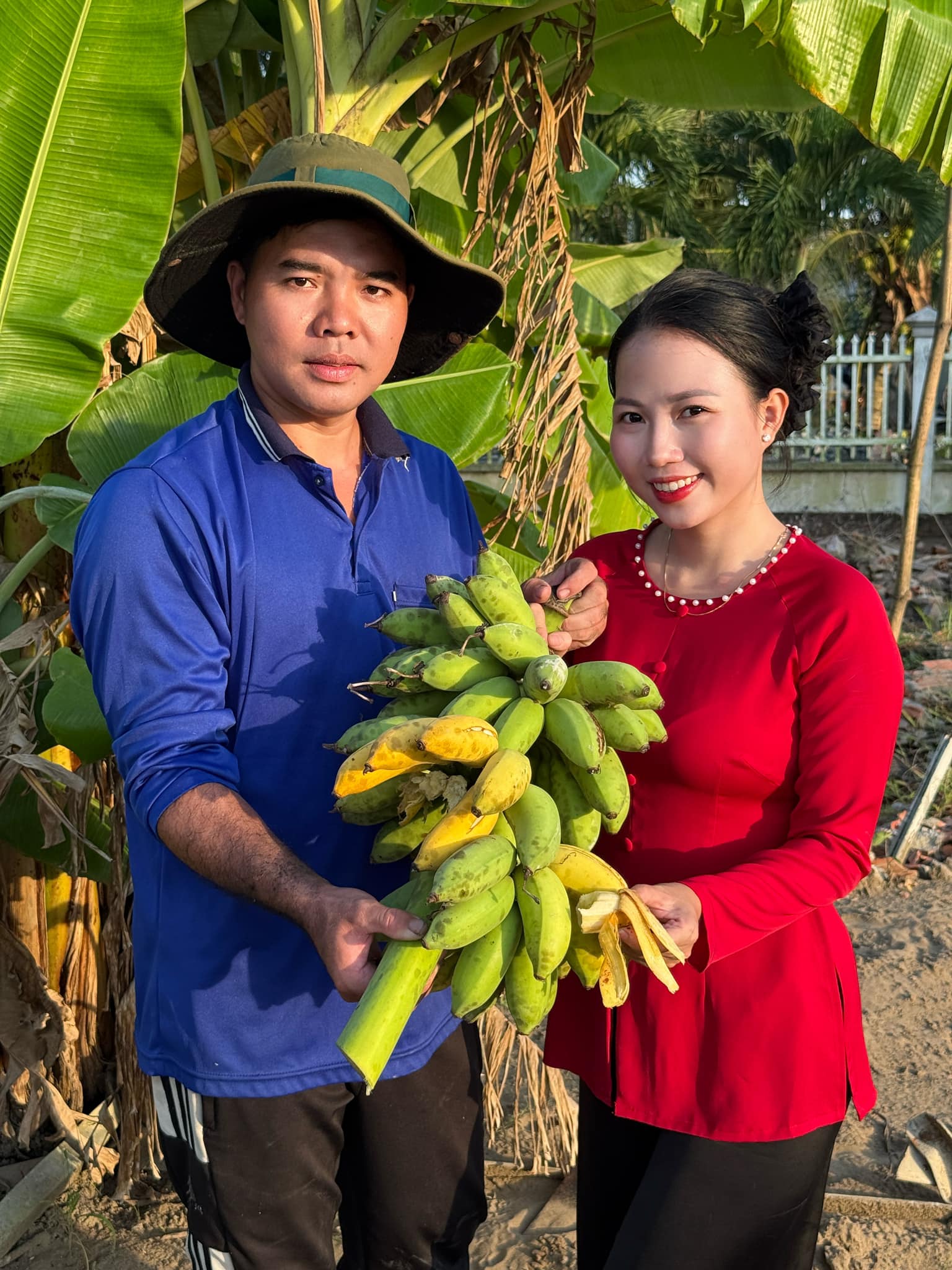 Bỏ phố về qu&ecirc;, vợ chồng miền T&acirc;y biến mảnh đất 3.000m2 kh&ocirc; cằn th&agrave;nh khu vườn được quy hoạch thẳng tắp như 