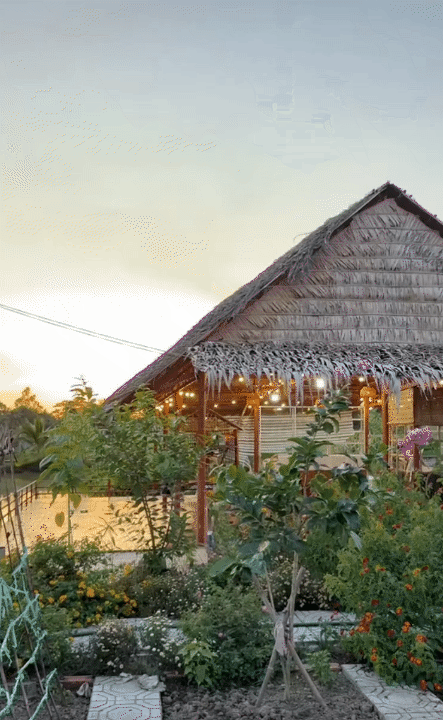 Bỏ phố về qu&ecirc;, vợ chồng miền T&acirc;y biến mảnh đất 3.000m2 kh&ocirc; cằn th&agrave;nh khu vườn được quy hoạch thẳng tắp như 