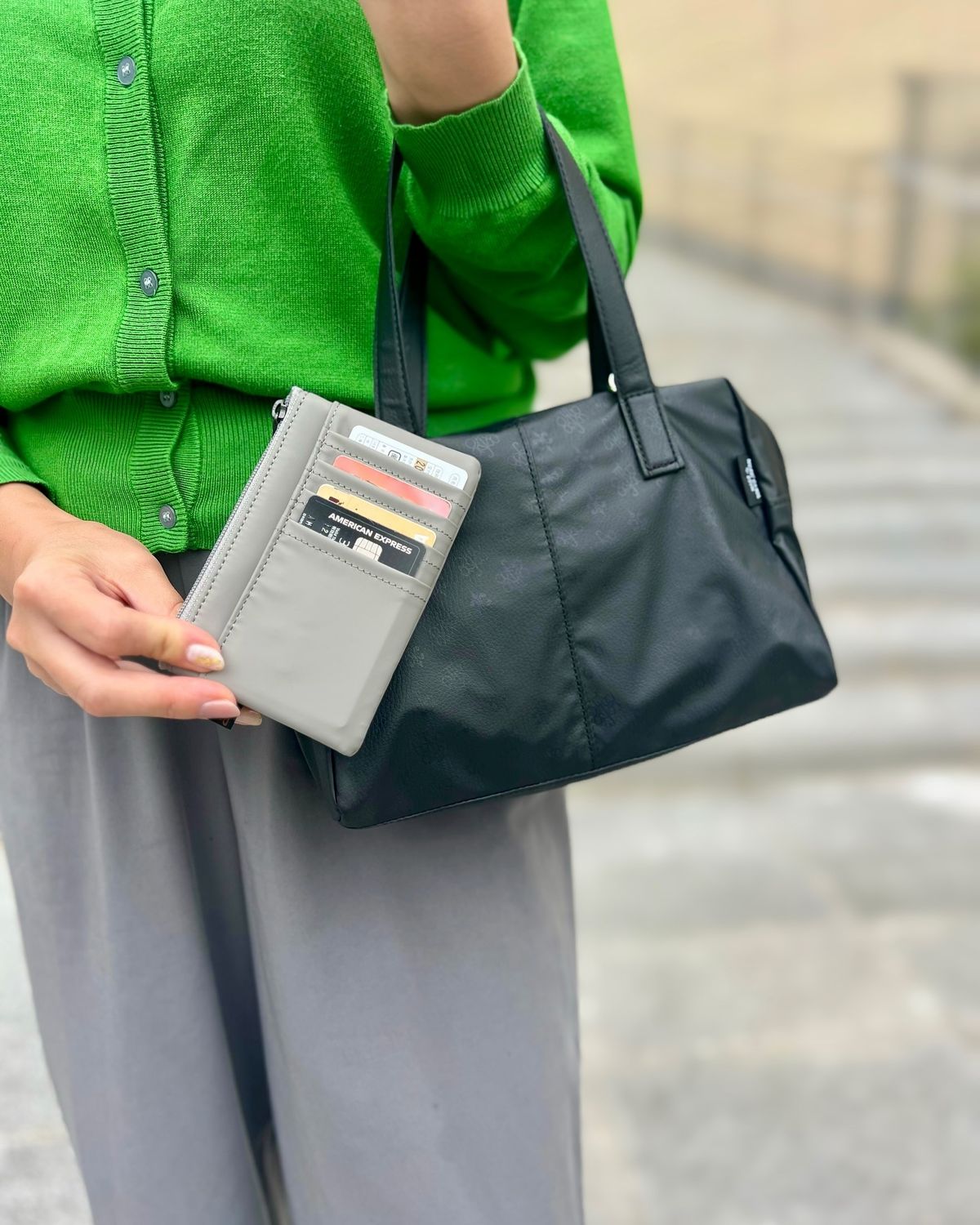 Phụ nữ 40+ nên bỏ 7 món này khỏi túi xách - nhiều người đã thử và bất ngờ vì kết quả- Ảnh 2.