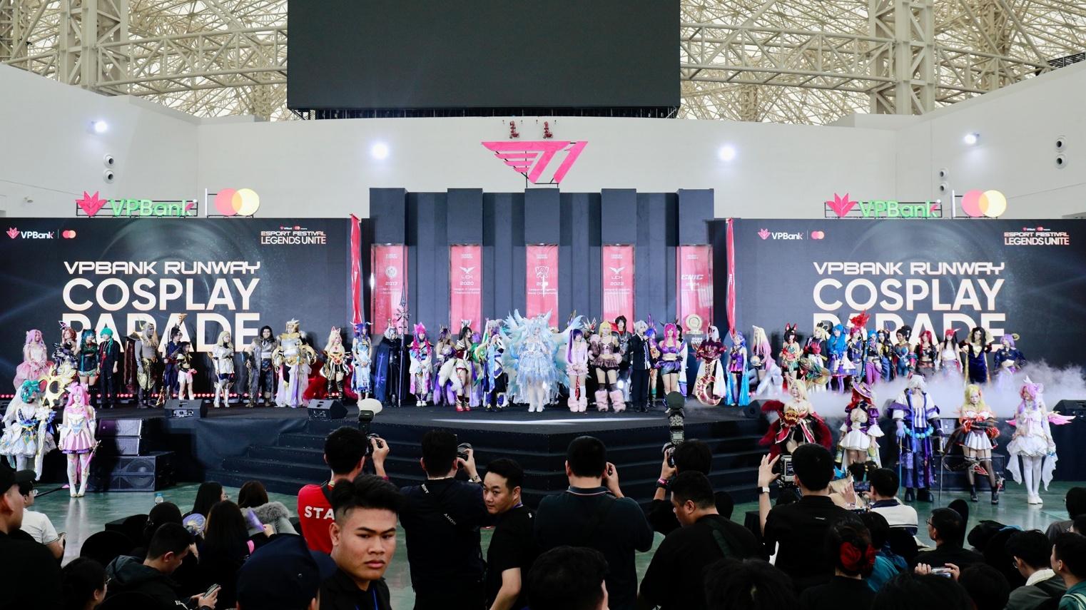 Khi các nhân vật Liên Minh Huyền Thoại bước ra đời thực tại VPBank Runway Cosplay Contest- Ảnh 1.