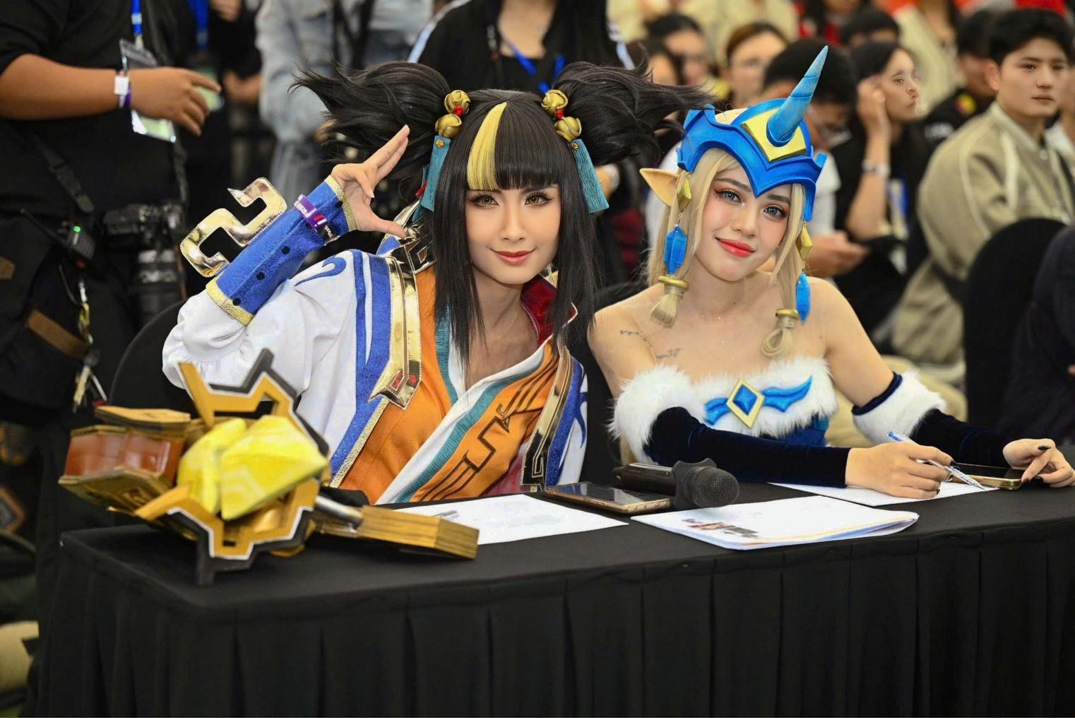 Khi các nhân vật Liên Minh Huyền Thoại bước ra đời thực tại VPBank Runway Cosplay Contest- Ảnh 2.