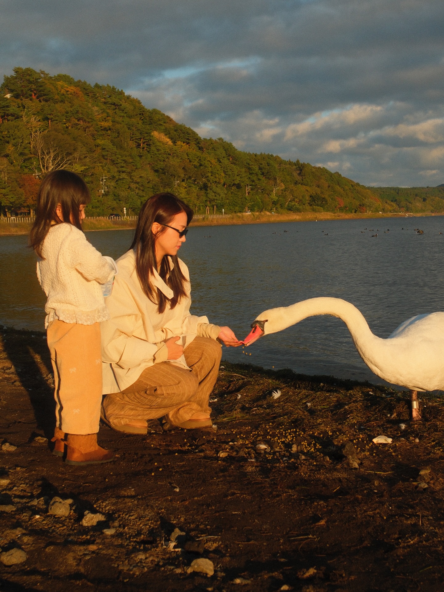 Giáng sinh của gia đình Pam Yêu Ơi: Trang phục “không đụng hàng” và status gây chú ý của mẹ Salim- Ảnh 6.