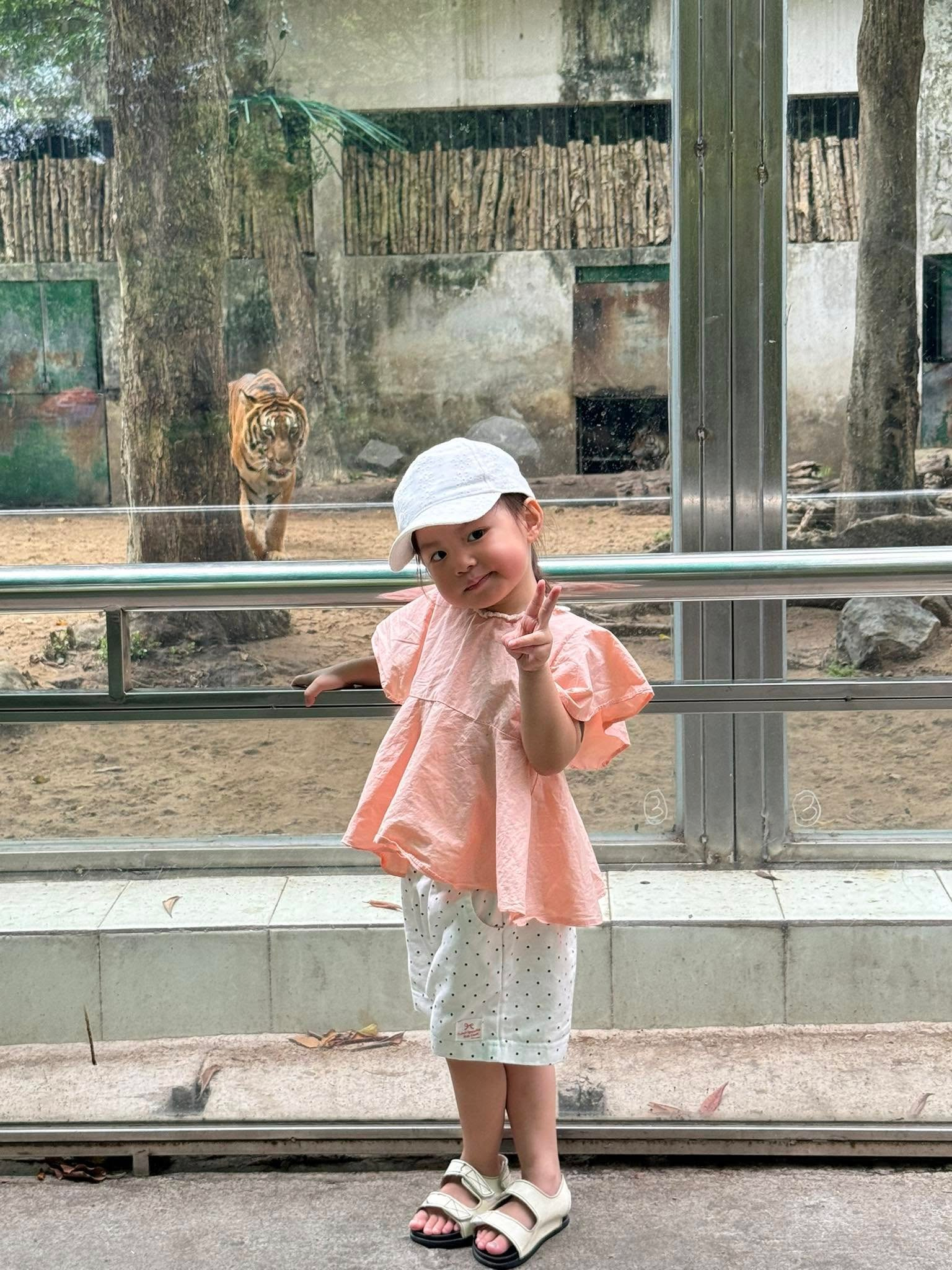 Giáng sinh của gia đình Pam Yêu Ơi: Trang phục “không đụng hàng” và status gây chú ý của mẹ Salim- Ảnh 11.