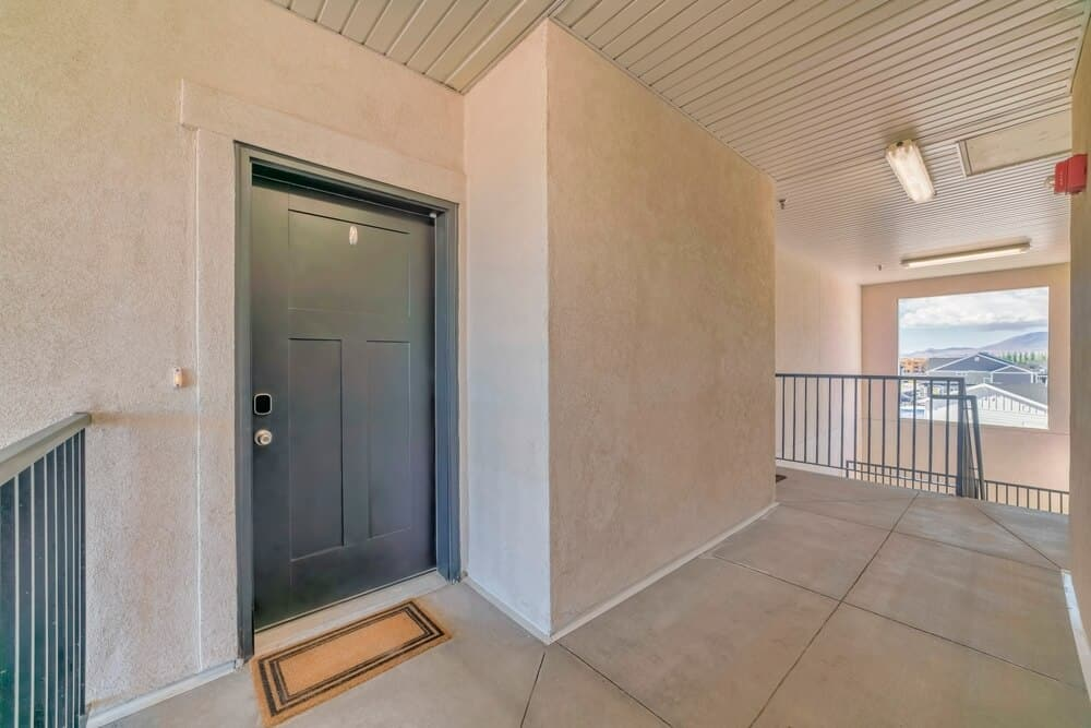 Chọn căn cuối hành lang vì rẻ, nhưng sống 30 ngày tôi đã suy sụp hoàn toàn vì 3 thứ không thể thay đổi- Ảnh 2.