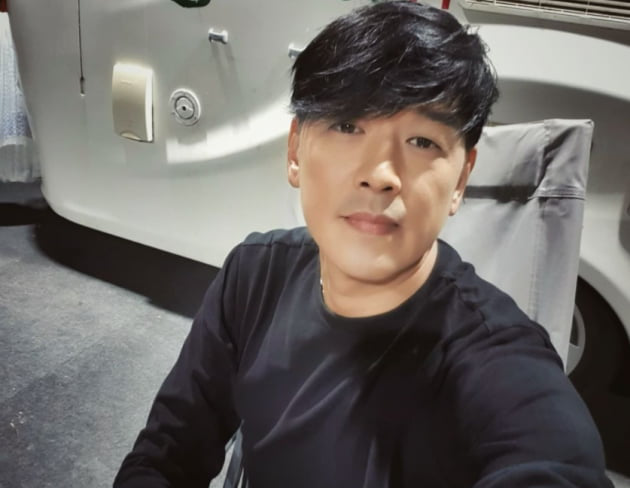 Hoàng tử đánh vợ lần đầu công khai diện mạo bà xã kém 19 tuổi trên truyền hình sau 5 năm giấu kín- Ảnh 3.