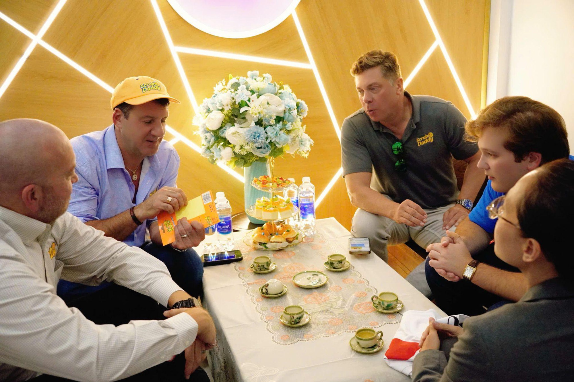 CEO Scrub Daddy thăm văn phòng NPP độc quyền tại Việt Nam: Cột mốc quan trọng sau 1 năm gia nhập thị trường- Ảnh 2.