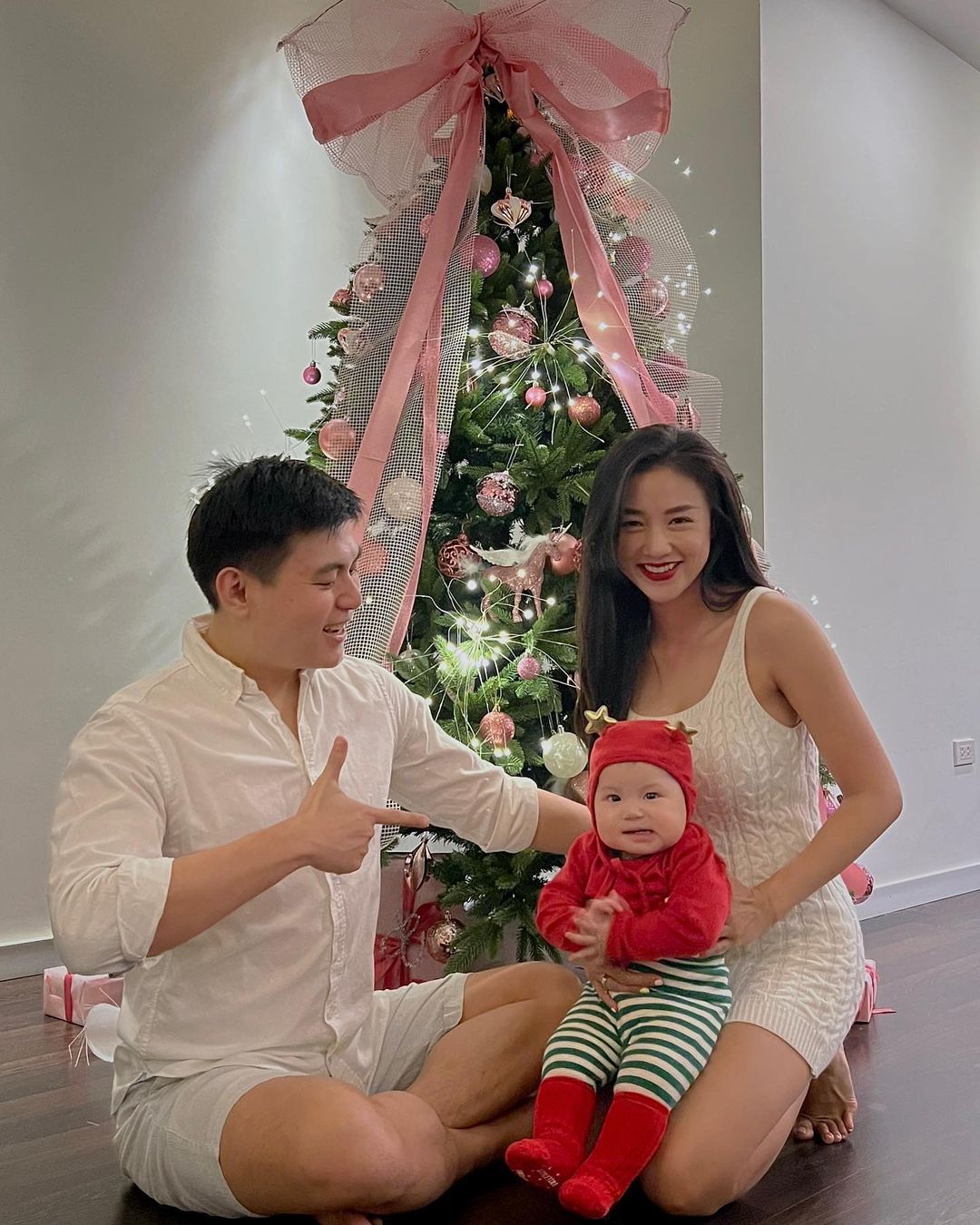 Giáng sinh của gia đình Pam Yêu Ơi: Trang phục “không đụng hàng” và status gây chú ý của mẹ Salim- Ảnh 19.