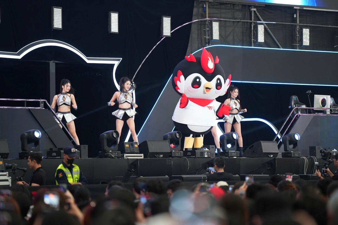 Giây phút bùng nổ khi Faker chào fan bằng tiếng Việt- Ảnh 7.