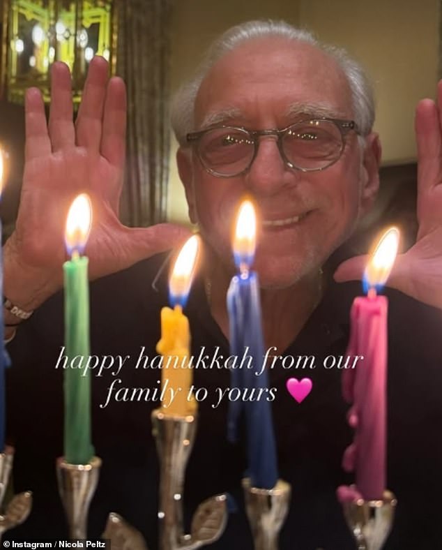 Thêm dầu vào lửa: Nàng dâu bất trị nhà Beckham đăng bài ẩn ý về gia đình, giữa lúc chồng "block" bố mẹ chồng- Ảnh 2.