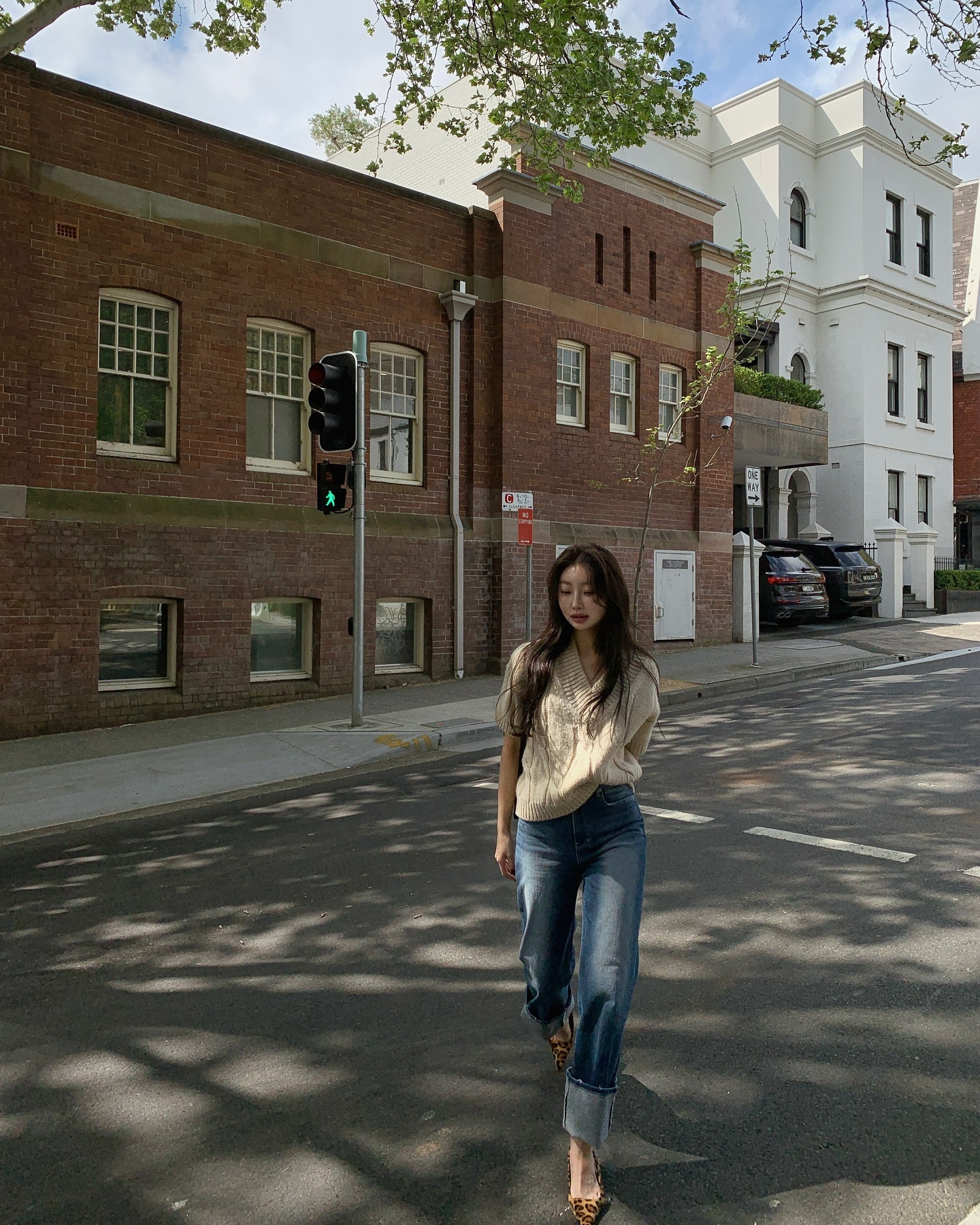 Trời chuyển lạnh, chị em phải diện ngay combo áo len và quần jeans với 5 cách kết hợp siêu hack tuổi- Ảnh 6.